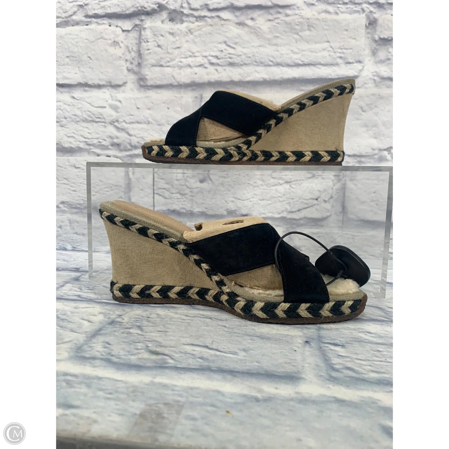 Sandals Designer By Ugg In Black & Brown, Size: 7