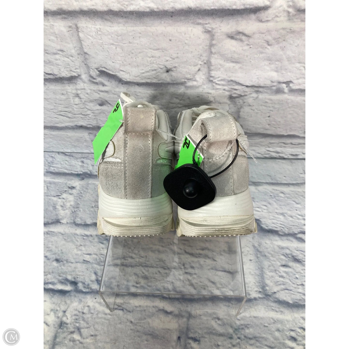 Shoes Sneakers By Reebok In Cream, Size: 8.5