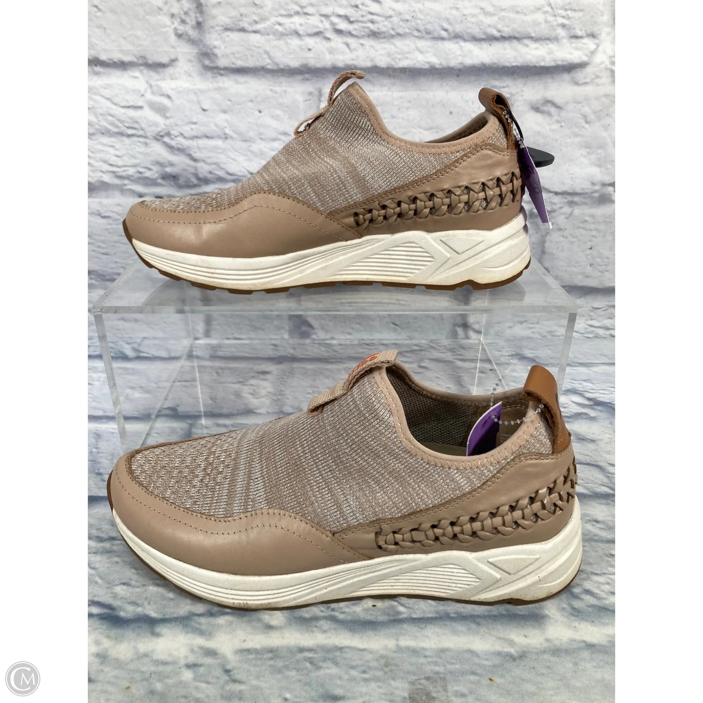 Shoes Sneakers By Earth In Tan, Size: 9