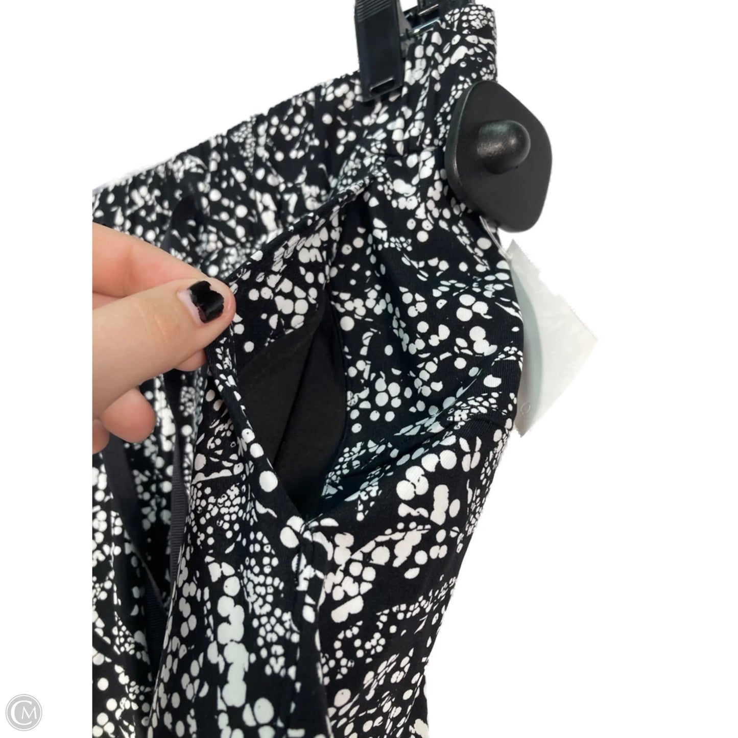 Athletic Shorts By Lululemon In Black & White, Size: S
