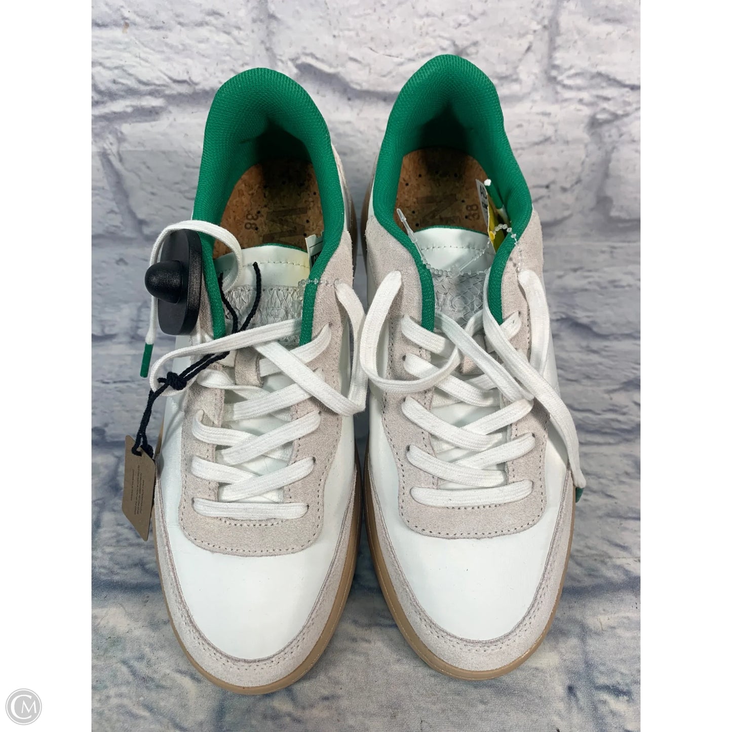 Shoes Sneakers By Clothes Mentor In Green & Tan, Size: 7.5