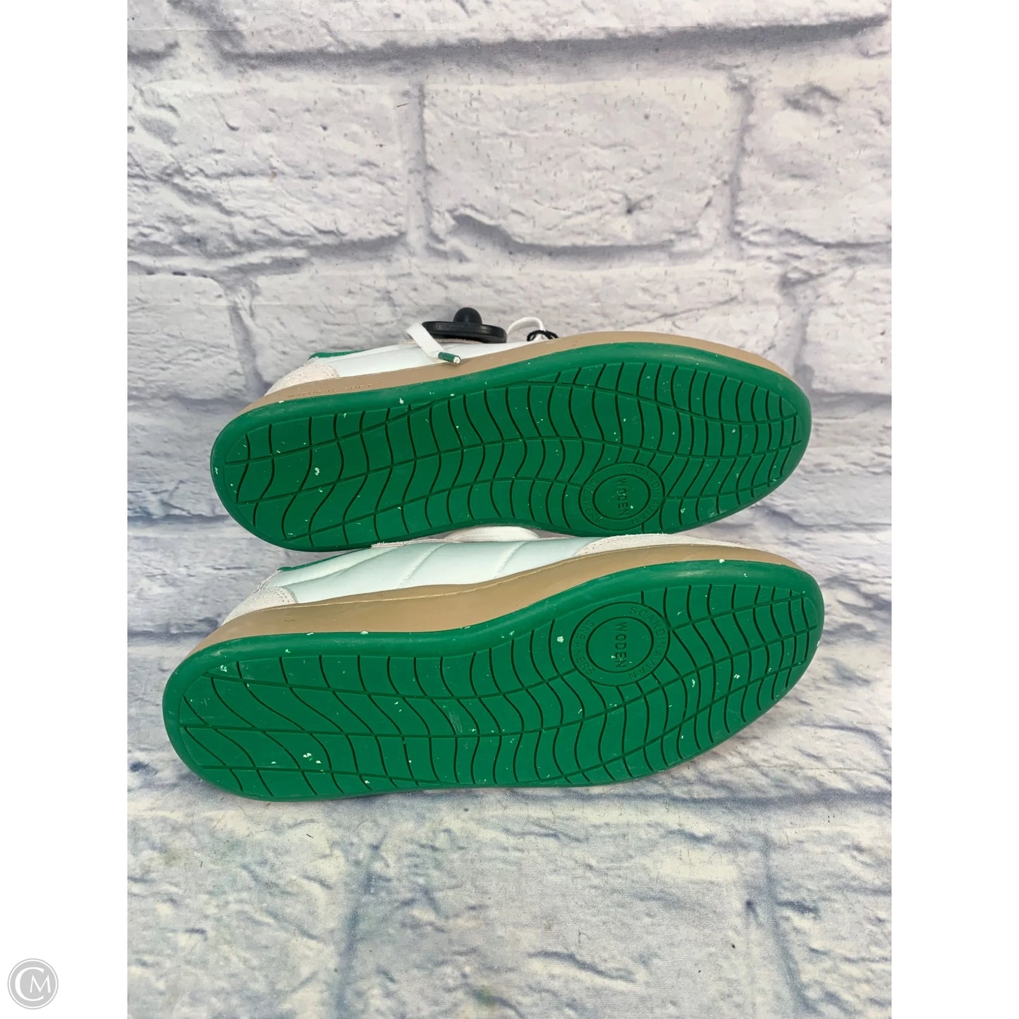 Shoes Sneakers By Clothes Mentor In Green & Tan, Size: 7.5