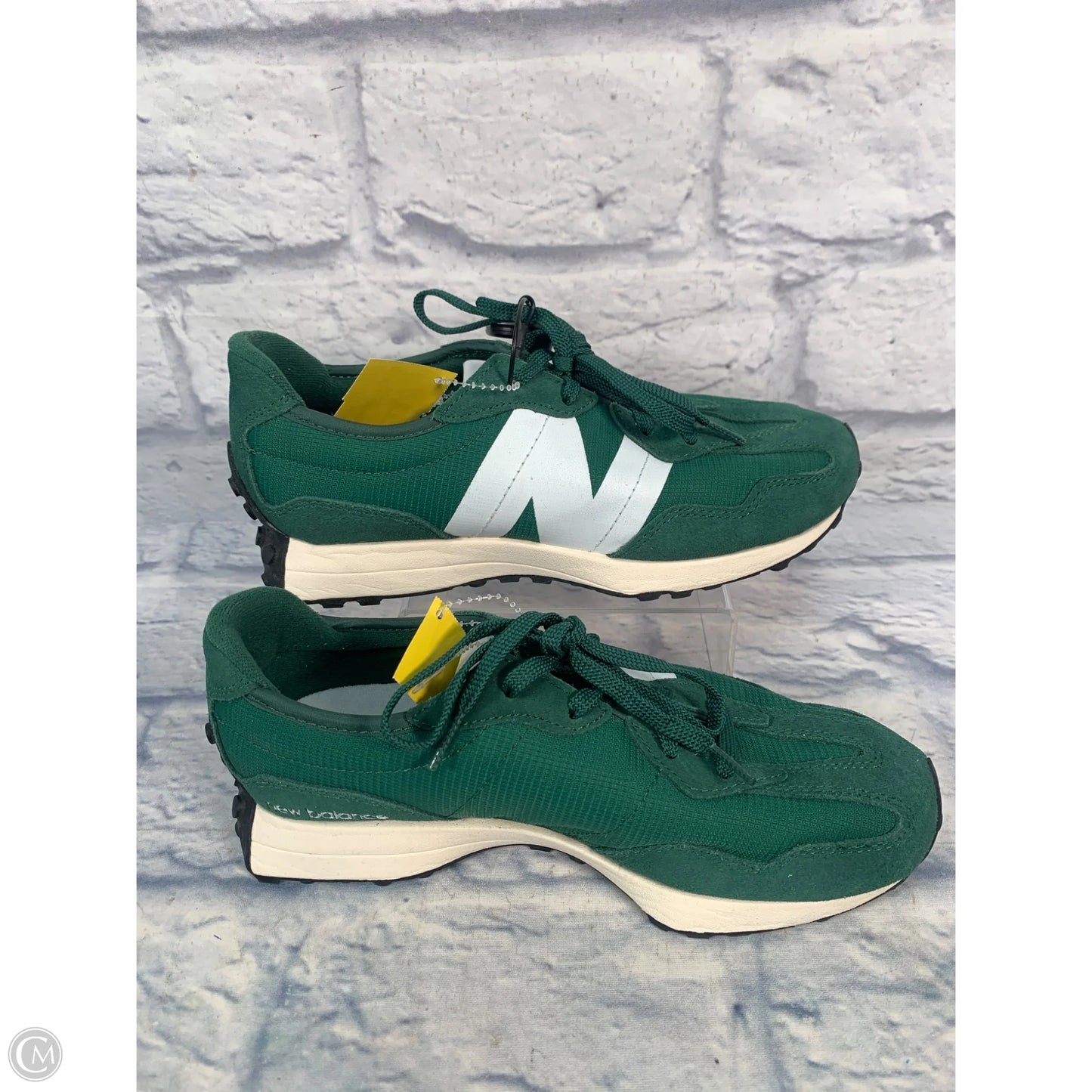 Shoes Sneakers By New Balance In Green, Size: 5