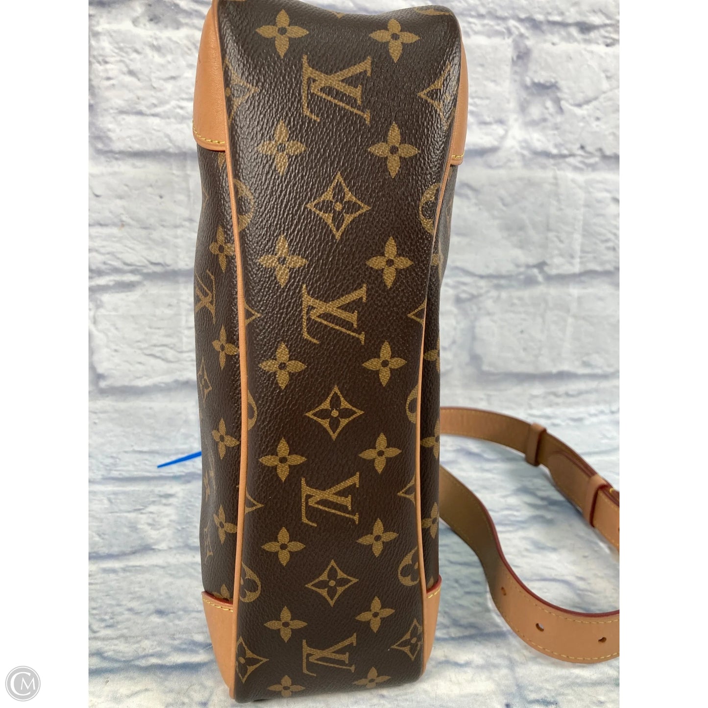 Crossbody Luxury Designer By Louis Vuitton, Size: Large