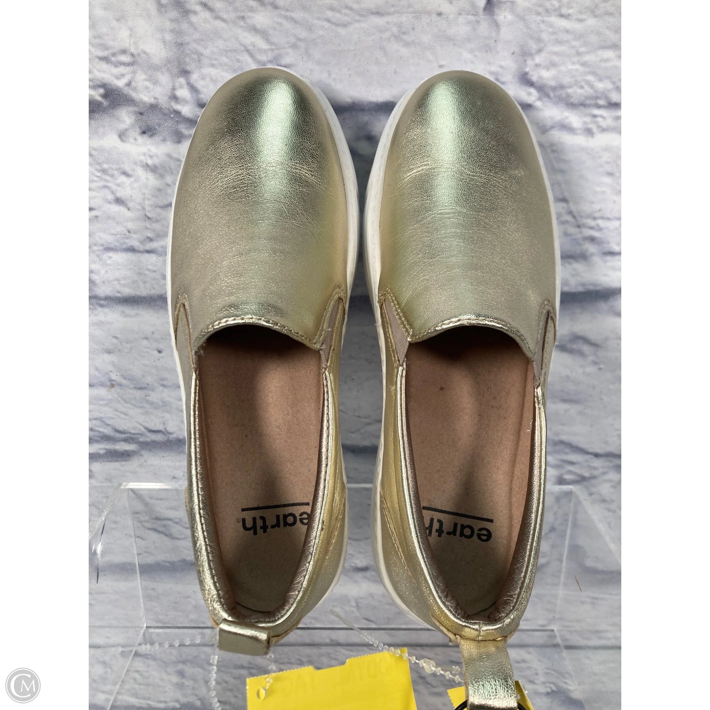 Shoes Sneakers By Earth In Gold & White, Size: 7