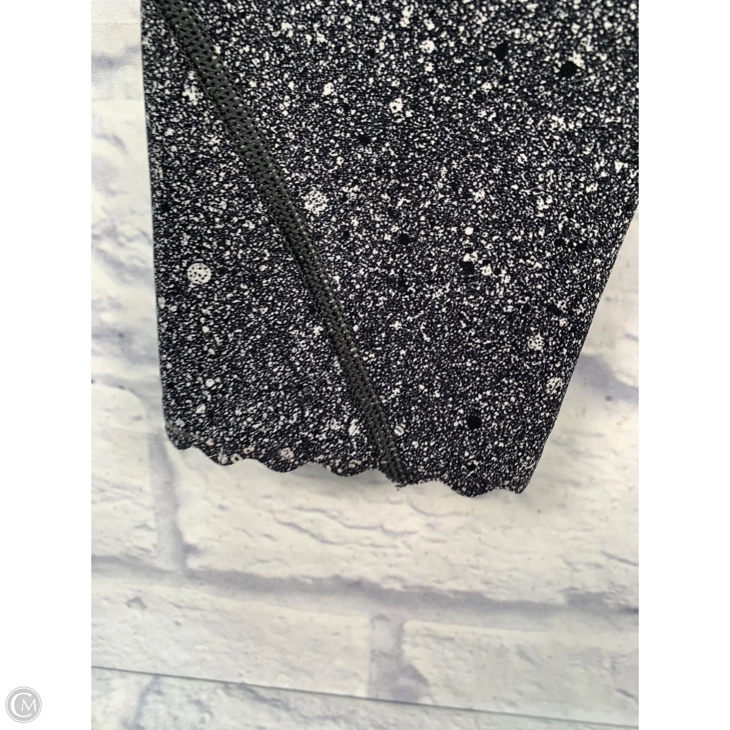 Athletic Leggings Capris By Lululemon In Black & White, Size: M