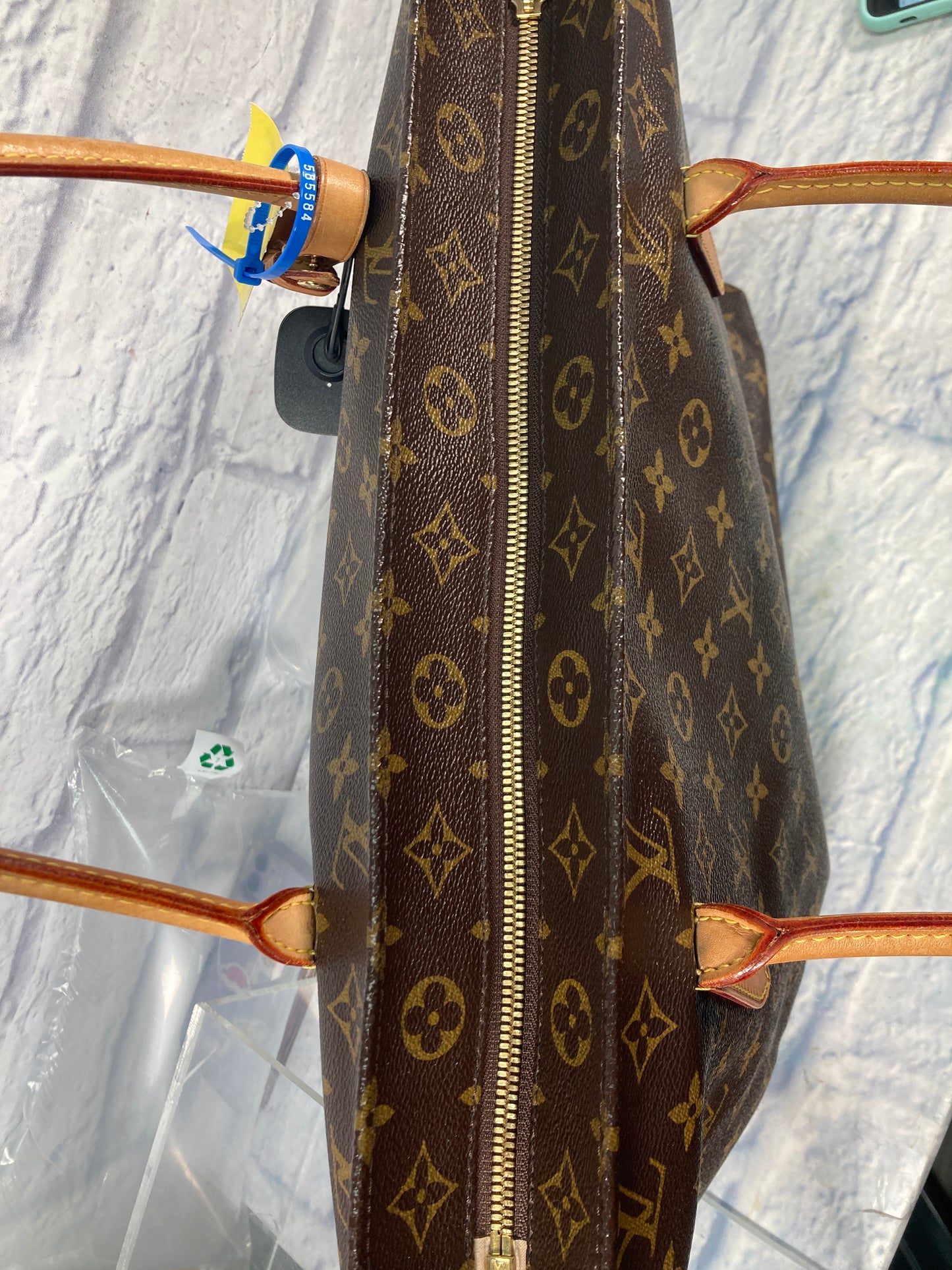 Handbag Luxury Designer By Louis Vuitton, Size: Large