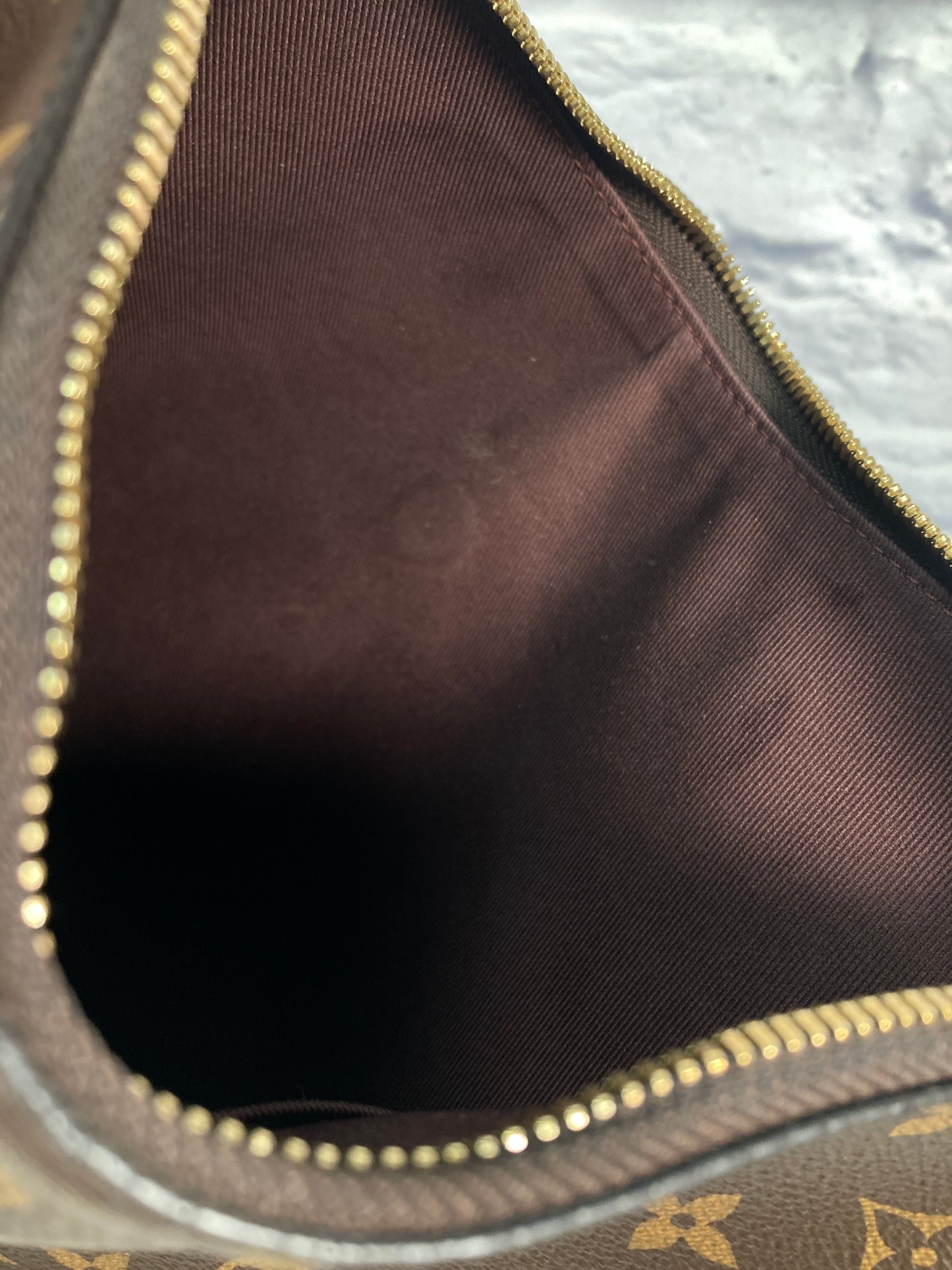 Crossbody Luxury Designer By Louis Vuitton, Size: Large