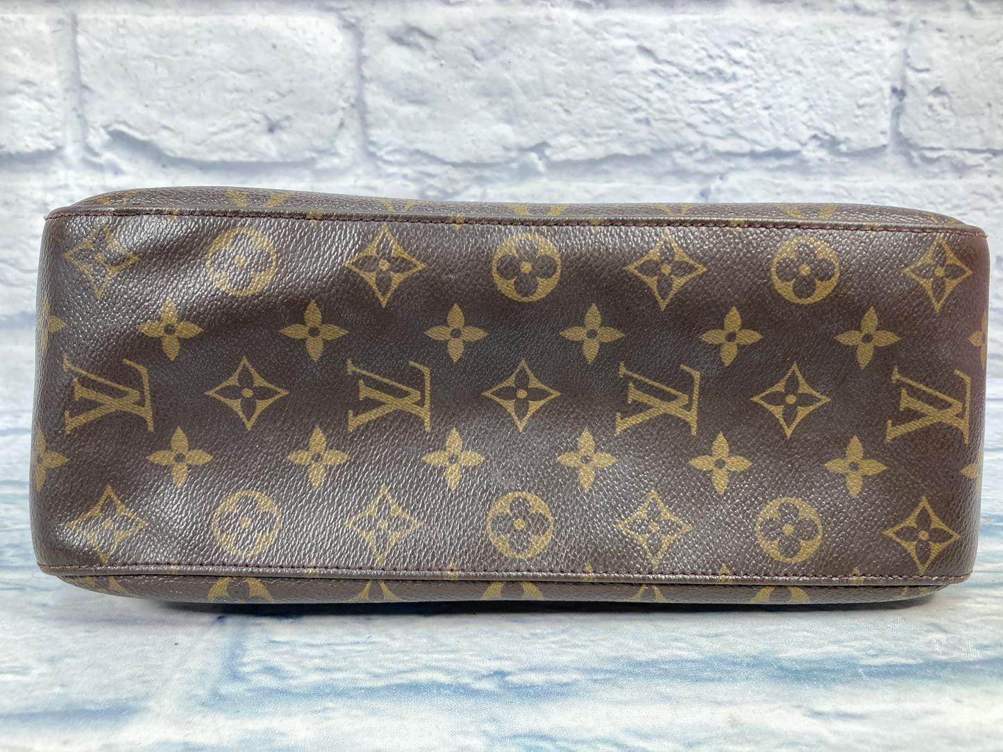 Handbag Luxury Designer By Louis Vuitton, Size: Medium