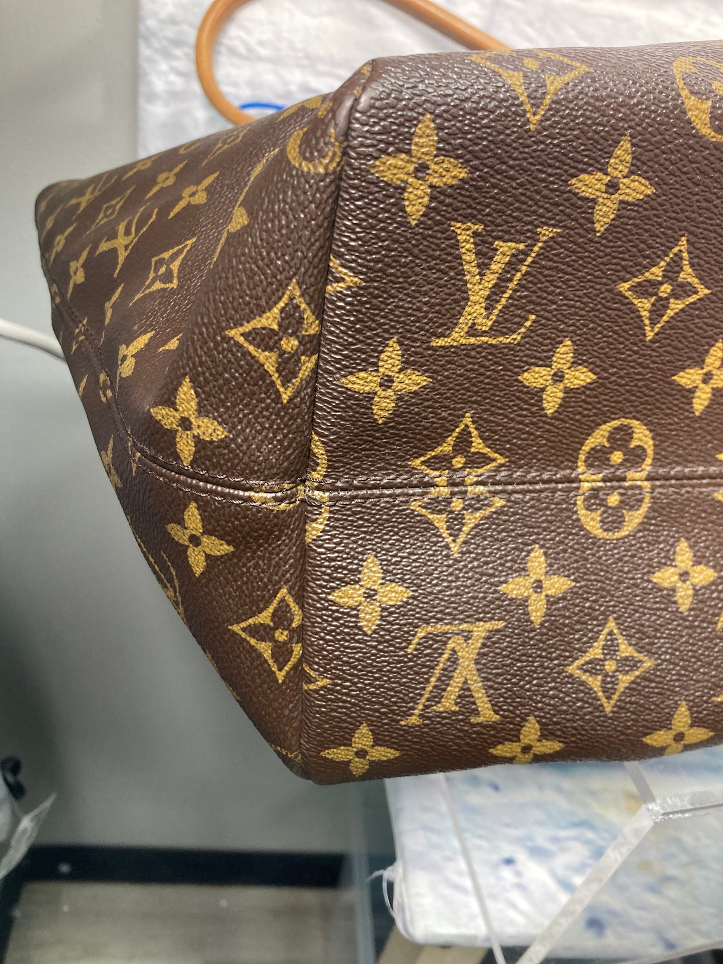Handbag Luxury Designer By Louis Vuitton, Size: Large