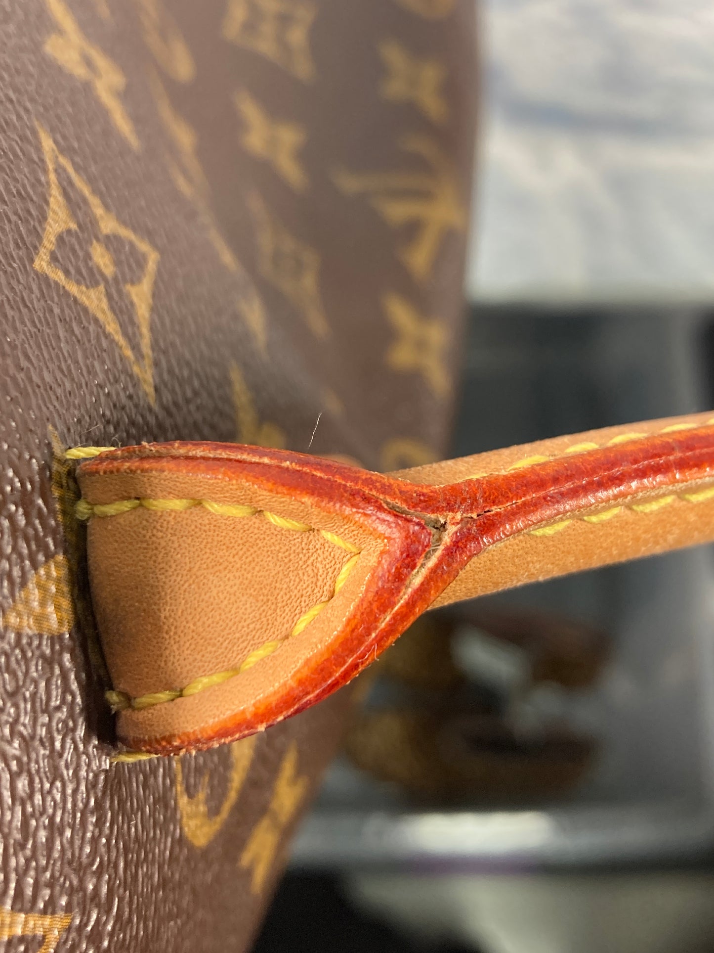 Handbag Luxury Designer By Louis Vuitton, Size: Large