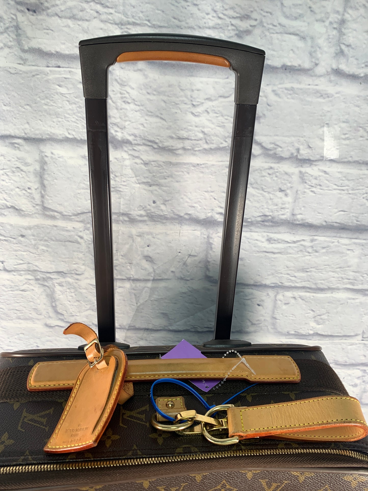 Luggage Luxury Designer By Louis Vuitton, Size: Medium
