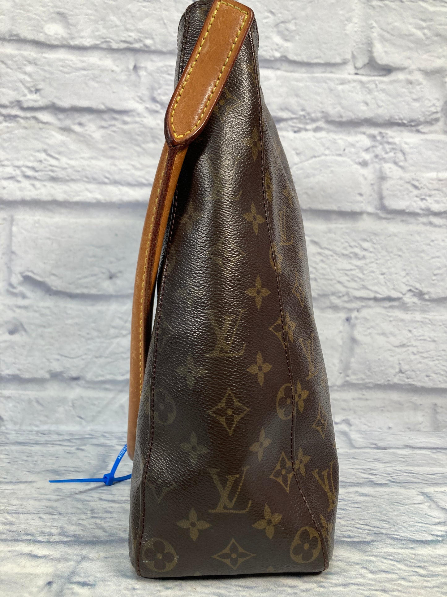 Handbag Luxury Designer By Louis Vuitton, Size: Medium