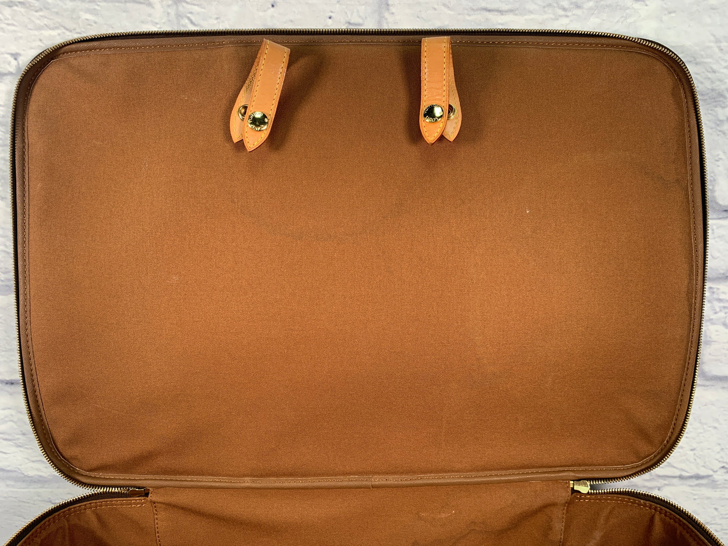Luggage Luxury Designer By Louis Vuitton, Size: Medium