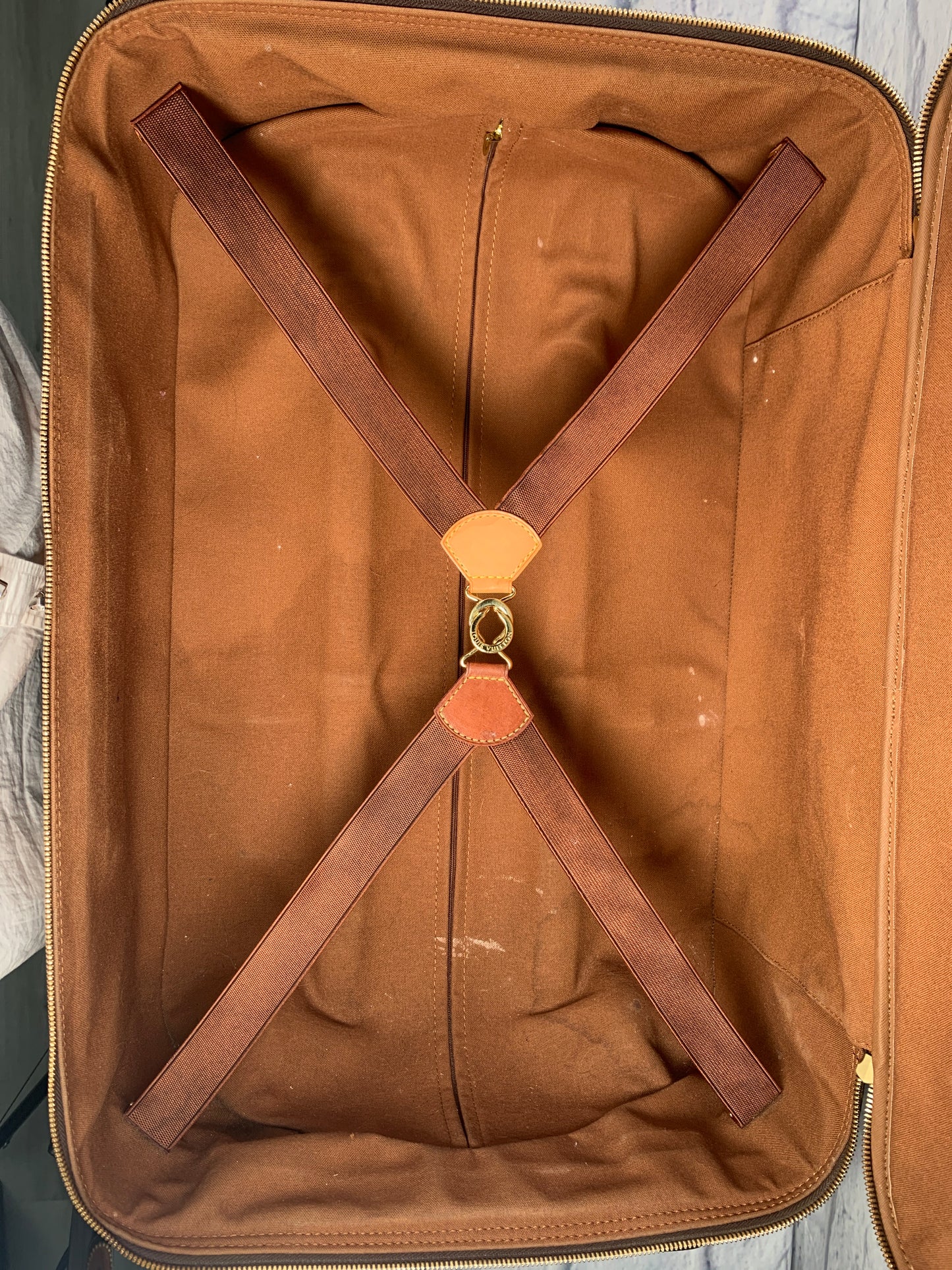 Luggage Luxury Designer By Louis Vuitton, Size: Medium