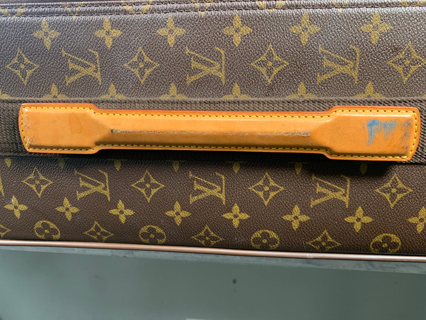 Luggage Luxury Designer By Louis Vuitton, Size: Medium