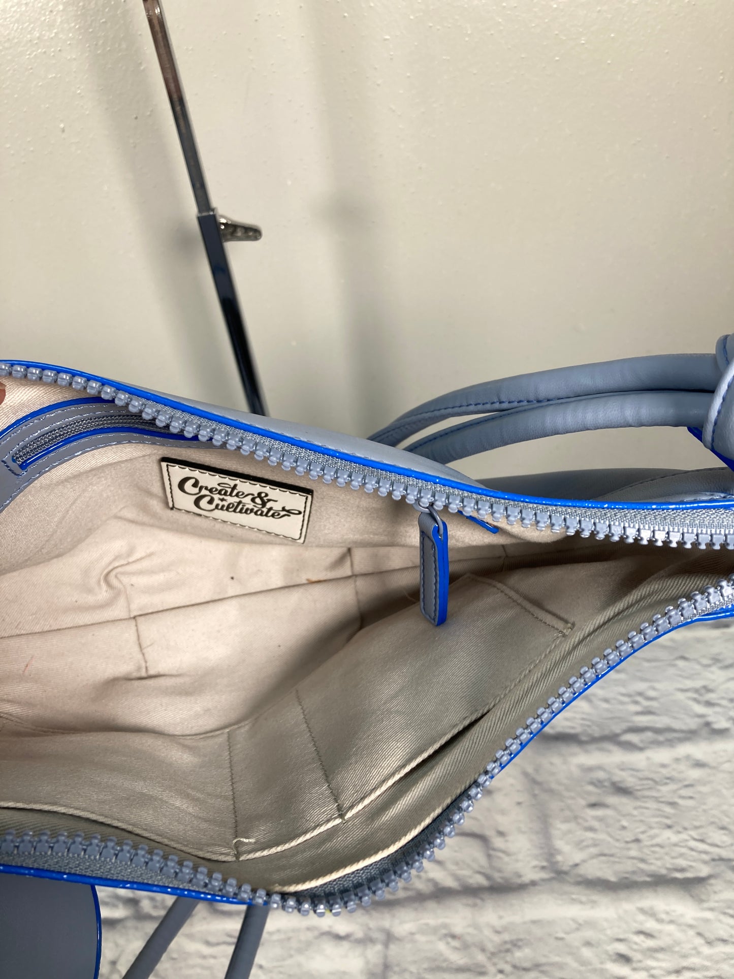 Crossbody By Clothes Mentor Size: Large