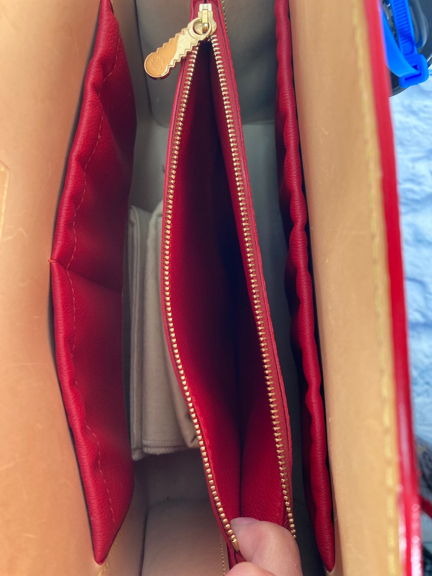 Handbag Luxury Designer By Louis Vuitton, Size: Large