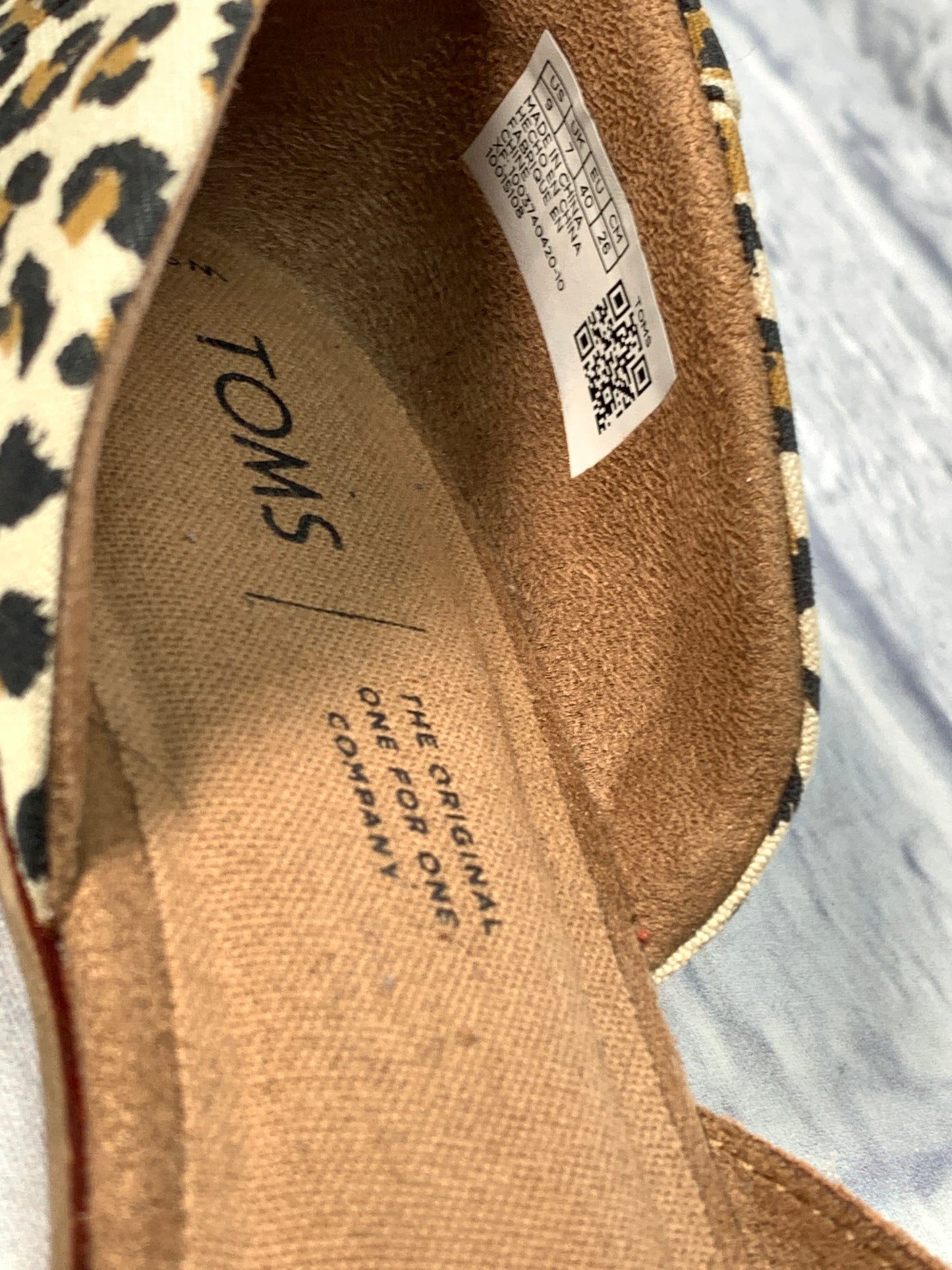 Shoes Flats By Toms In Brown, Size: 9