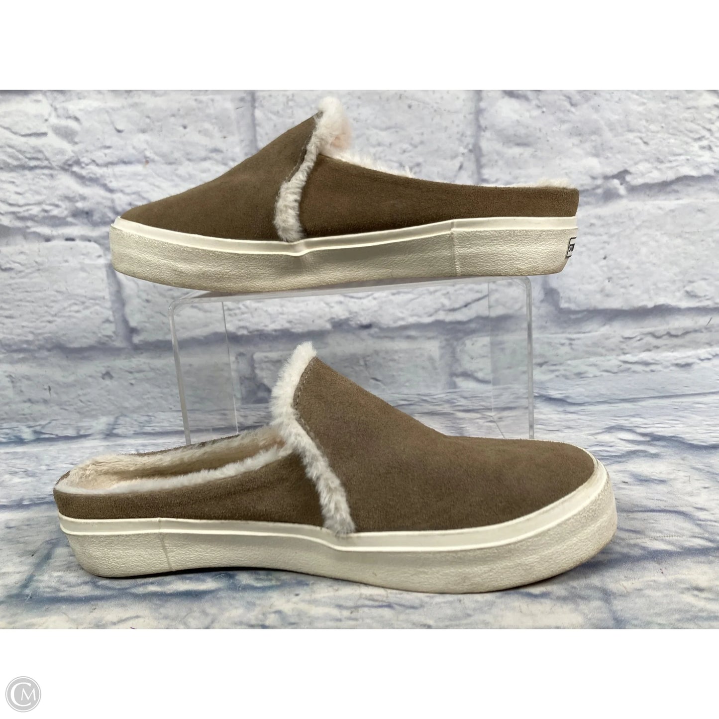 Shoes Sneakers By Clothes Mentor In Grey, Size: 7