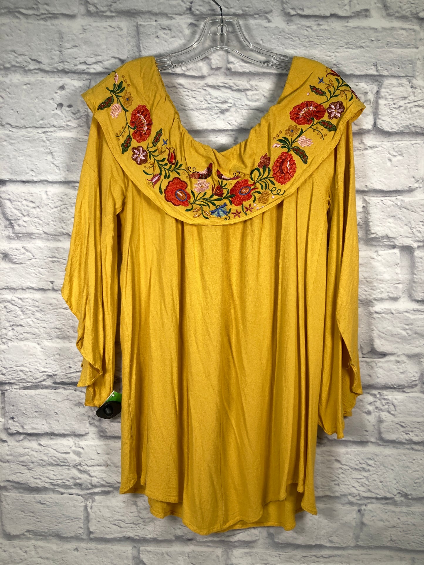 Green & Yellow Top Long Sleeve Clothes Mentor, Size L