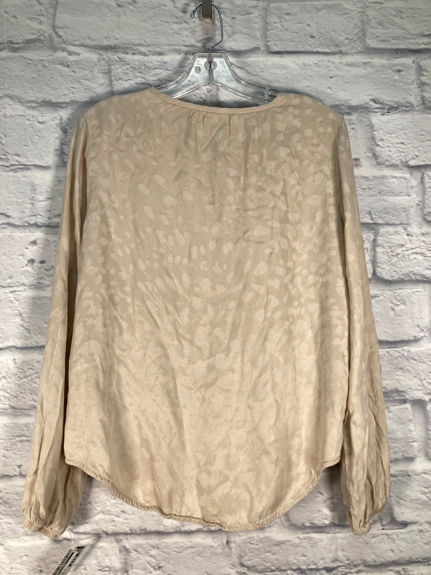 Top Long Sleeve By Cloth & Stone In Cream, Size: M