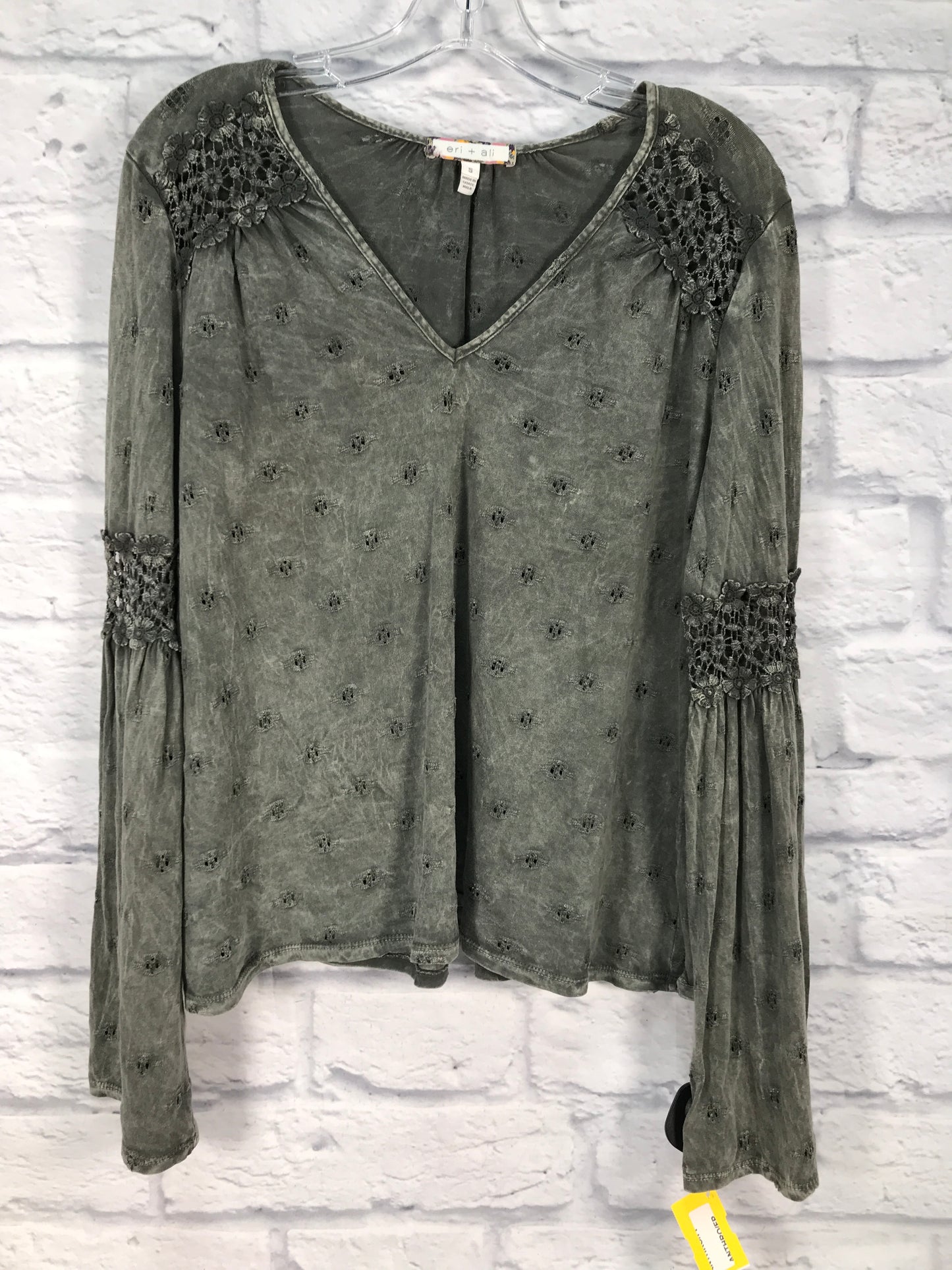 Top Long Sleeve By Eri + Ali In Green, Size: S