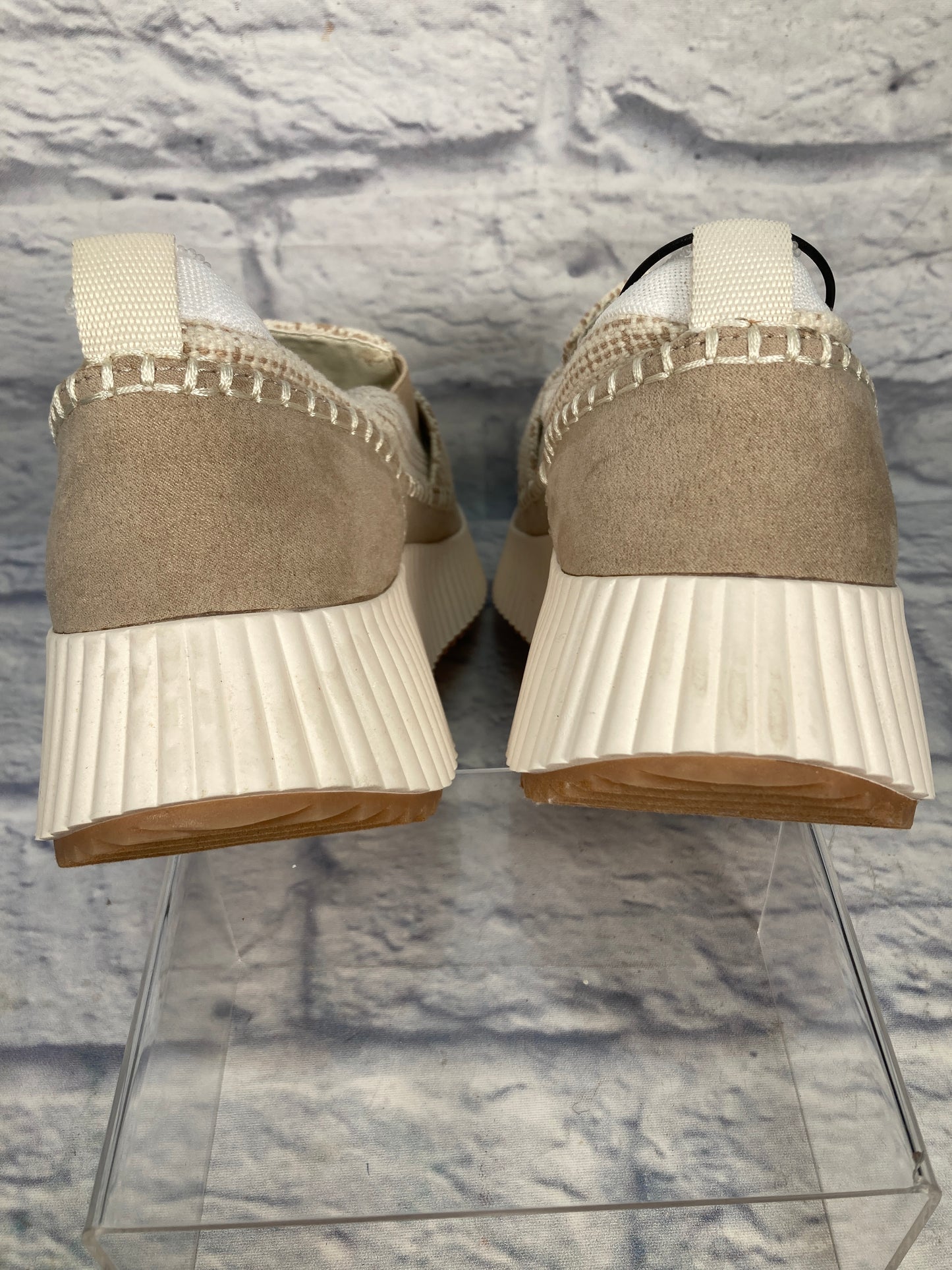 Shoes Sneakers By Dolce Vita In Cream, Size: 11