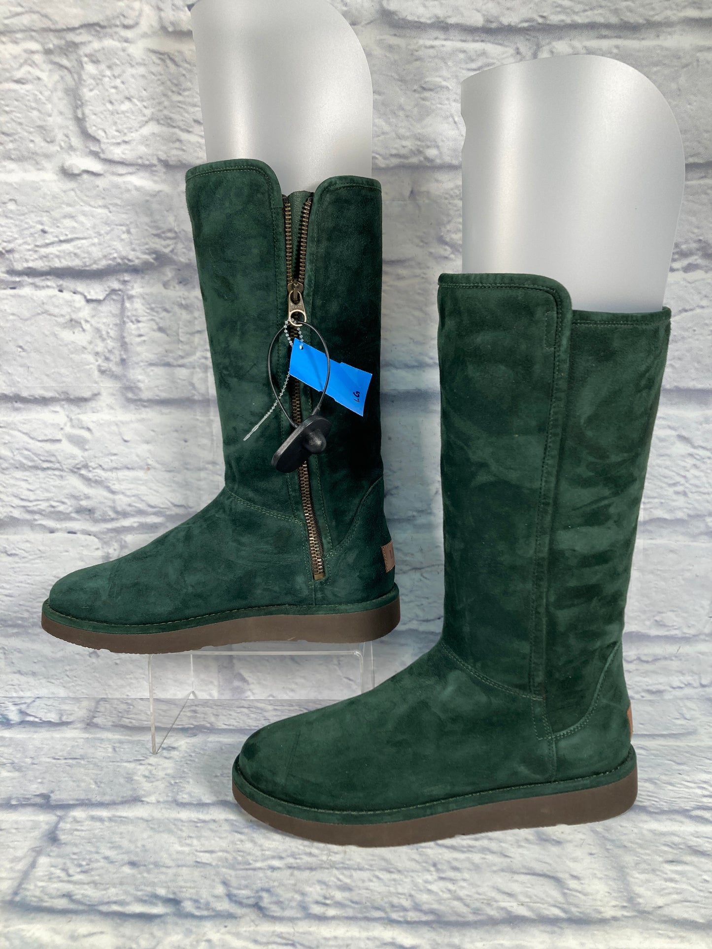 Boots Designer By Ugg In Green, Size: 7