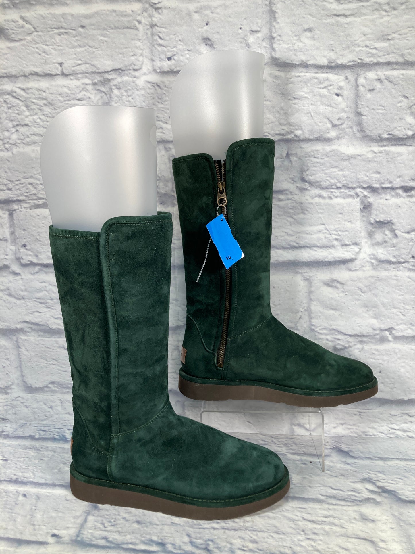 Boots Designer By Ugg In Green, Size: 7