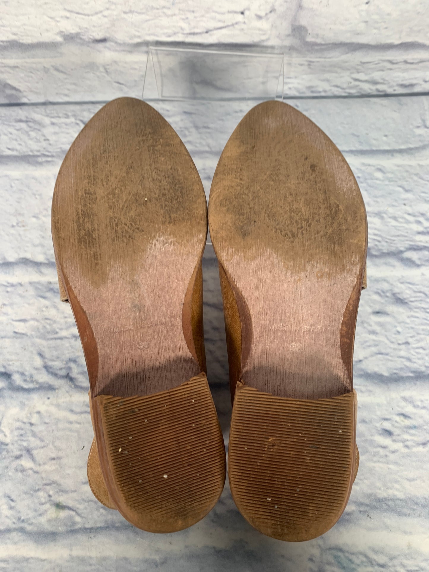 Shoes Flats By Free People In Brown, Size: 7.5