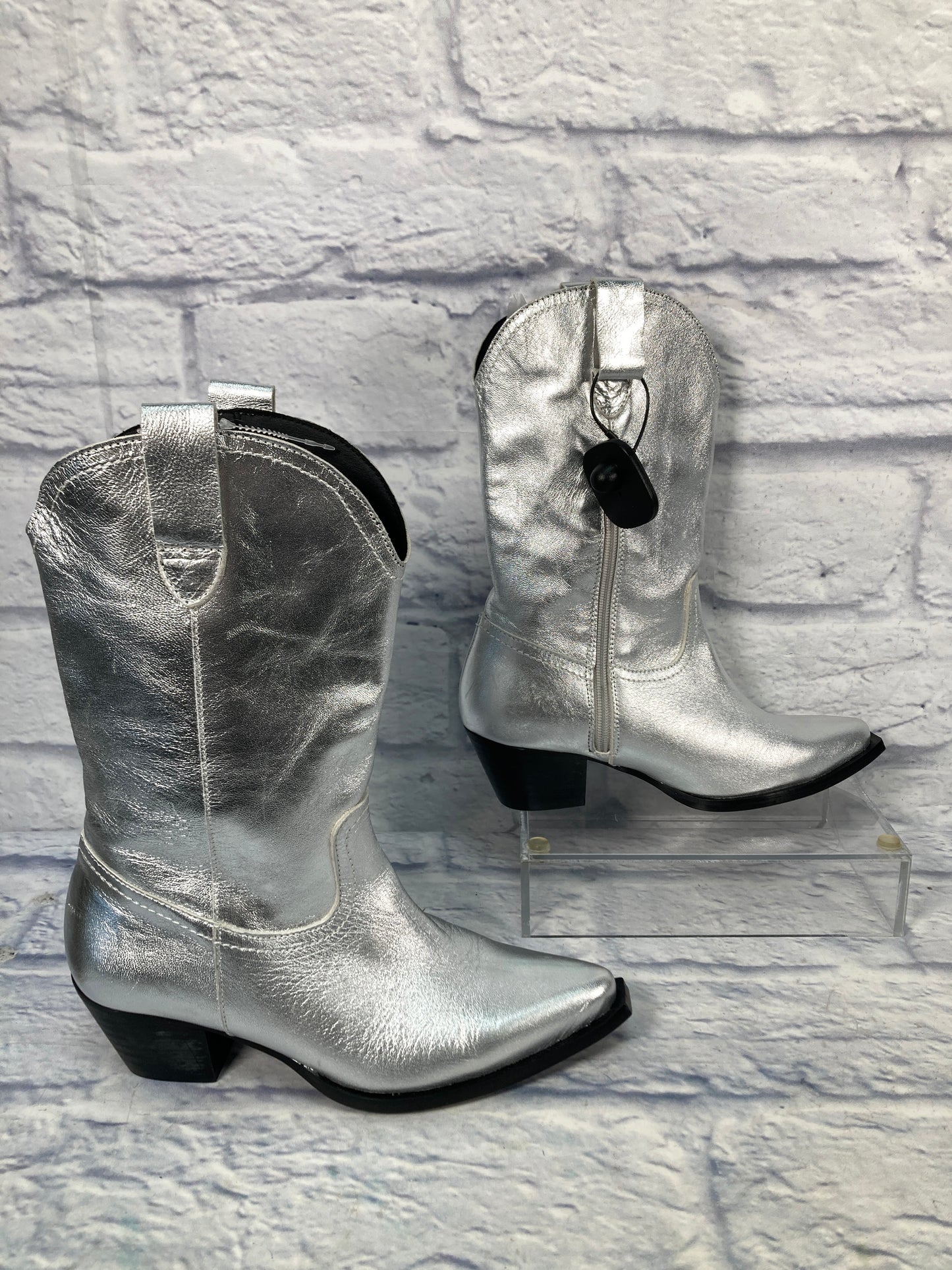 Boots Western By Clothes Mentor In Silver, Size: 6