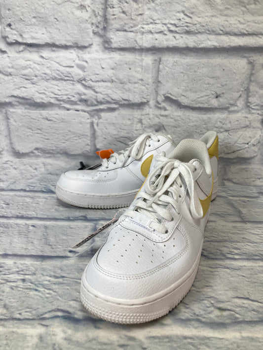 Shoes Sneakers By Nike In White & Yellow, Size: 10