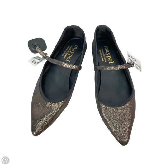 Shoes Flats By Clothes Mentor In Black & Gold, Size: 8.5
