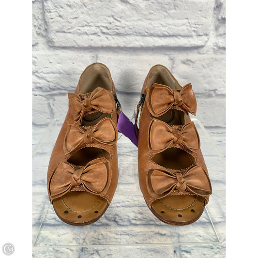Shoes Heels Wedge By Clothes Mentor In Brown, Size: 9