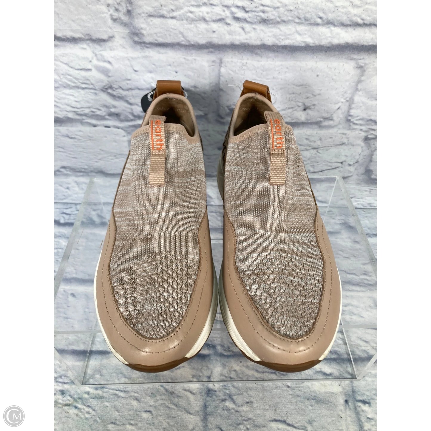Shoes Sneakers By Earth In Tan, Size: 9