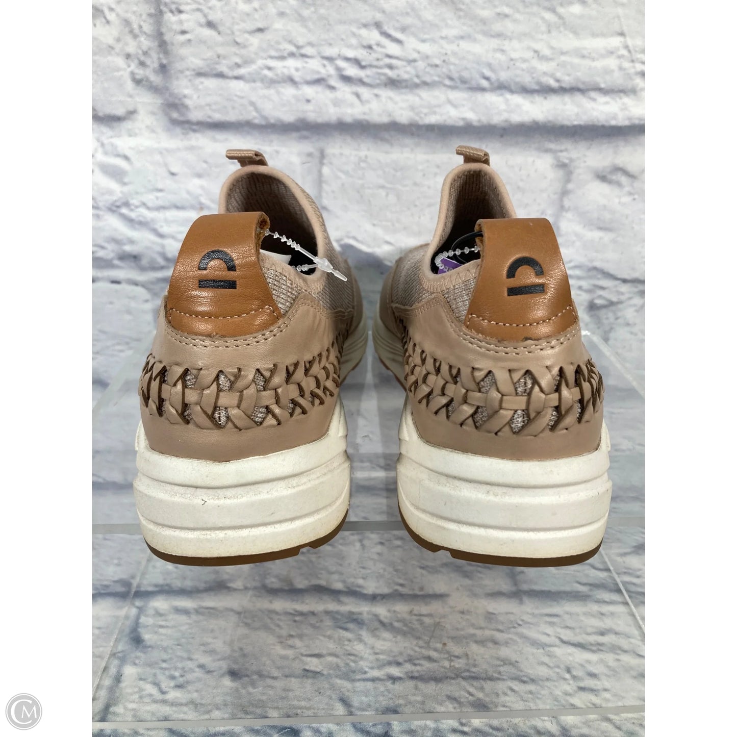 Shoes Sneakers By Earth In Tan, Size: 9