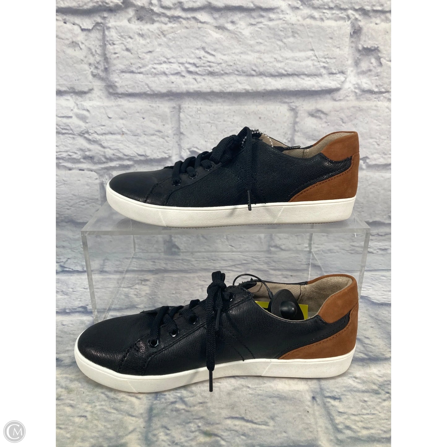 Shoes Sneakers By Naturalizer In Black & Brown, Size: 10