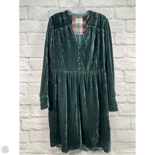 Dress Casual Short By Holding Horses In Green, Size: L