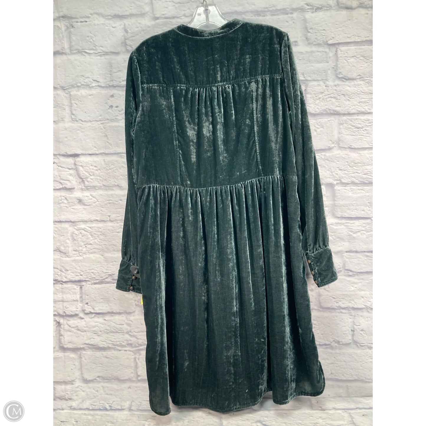 Dress Casual Short By Holding Horses In Green, Size: L