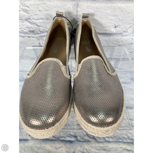 Shoes Flats By Clarks In Gold, Size: 10