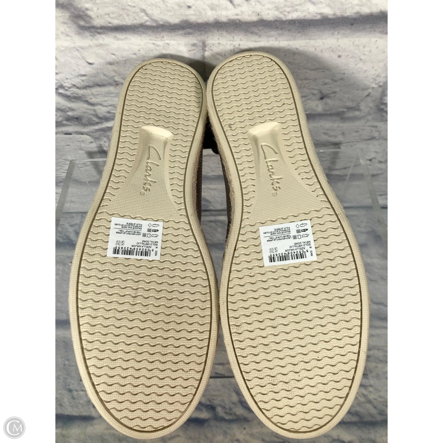 Shoes Flats By Clarks In Gold, Size: 10