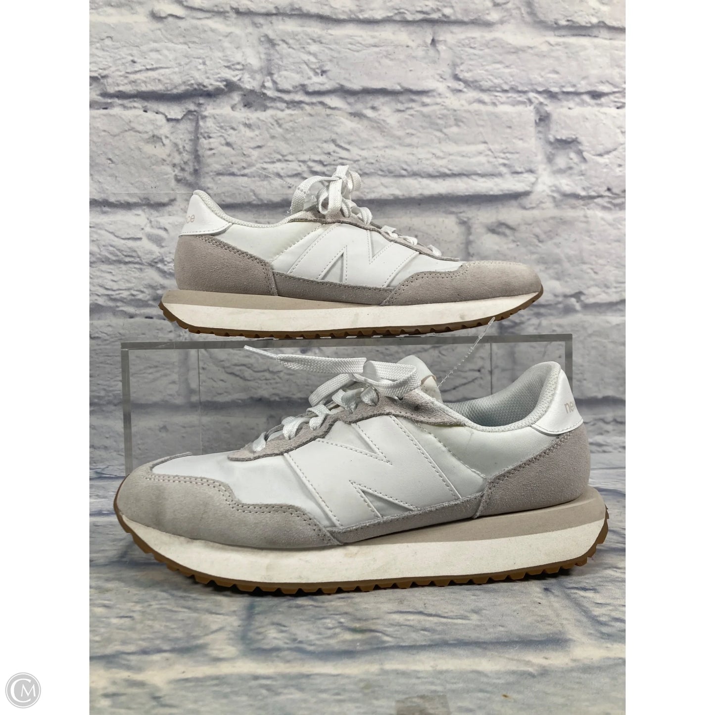 Shoes Sneakers By New Balance In Grey & White, Size: 10