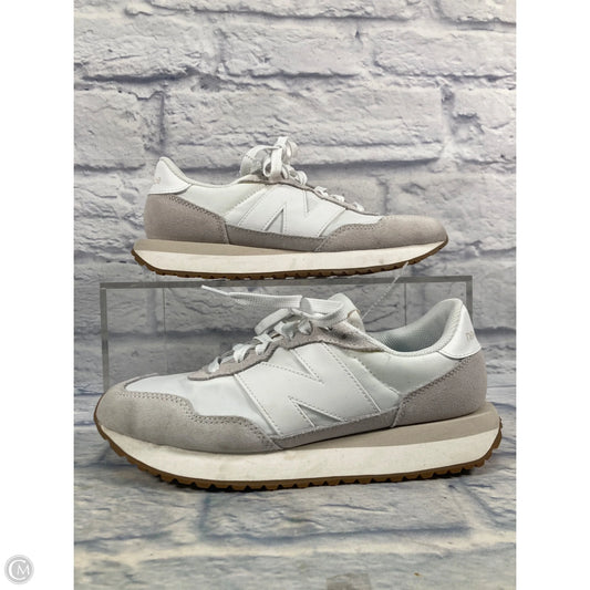 Shoes Sneakers By New Balance In Grey & White, Size: 10