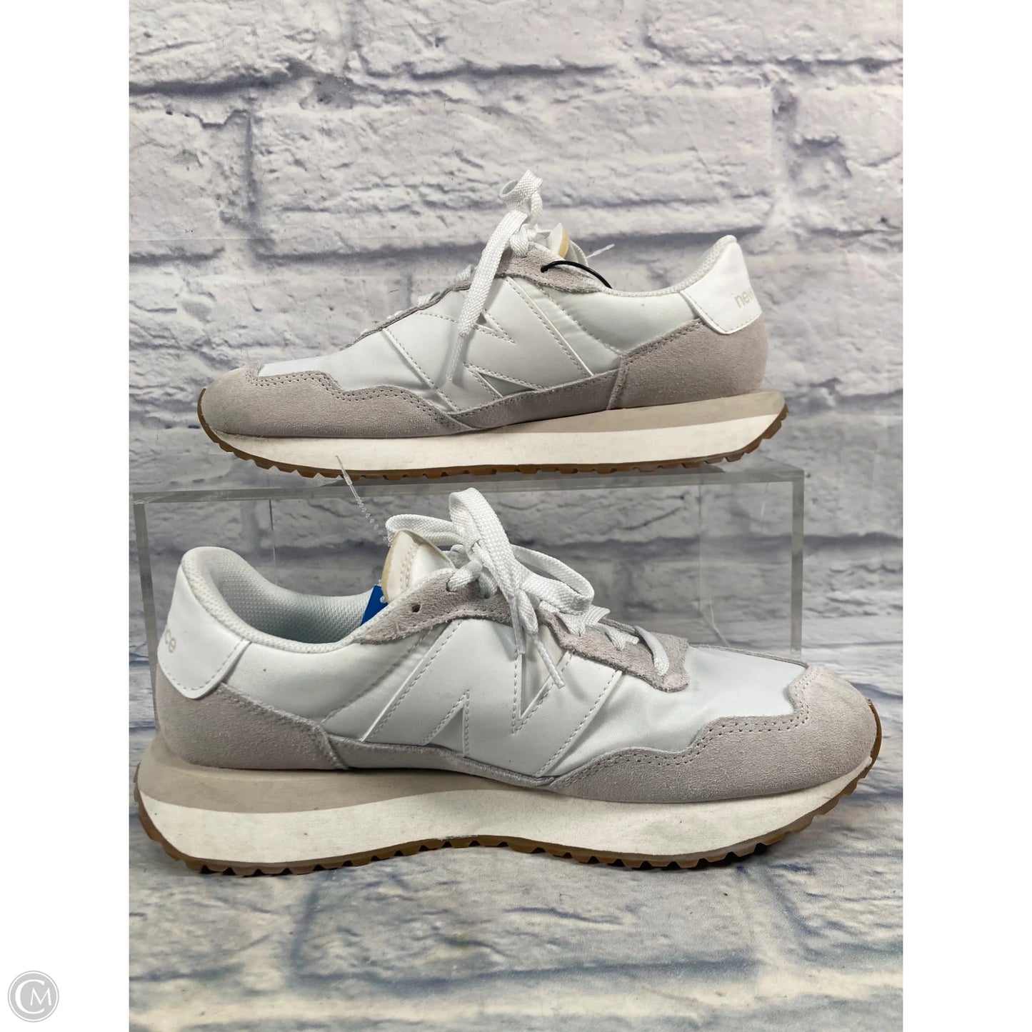 Shoes Sneakers By New Balance In Grey & White, Size: 10