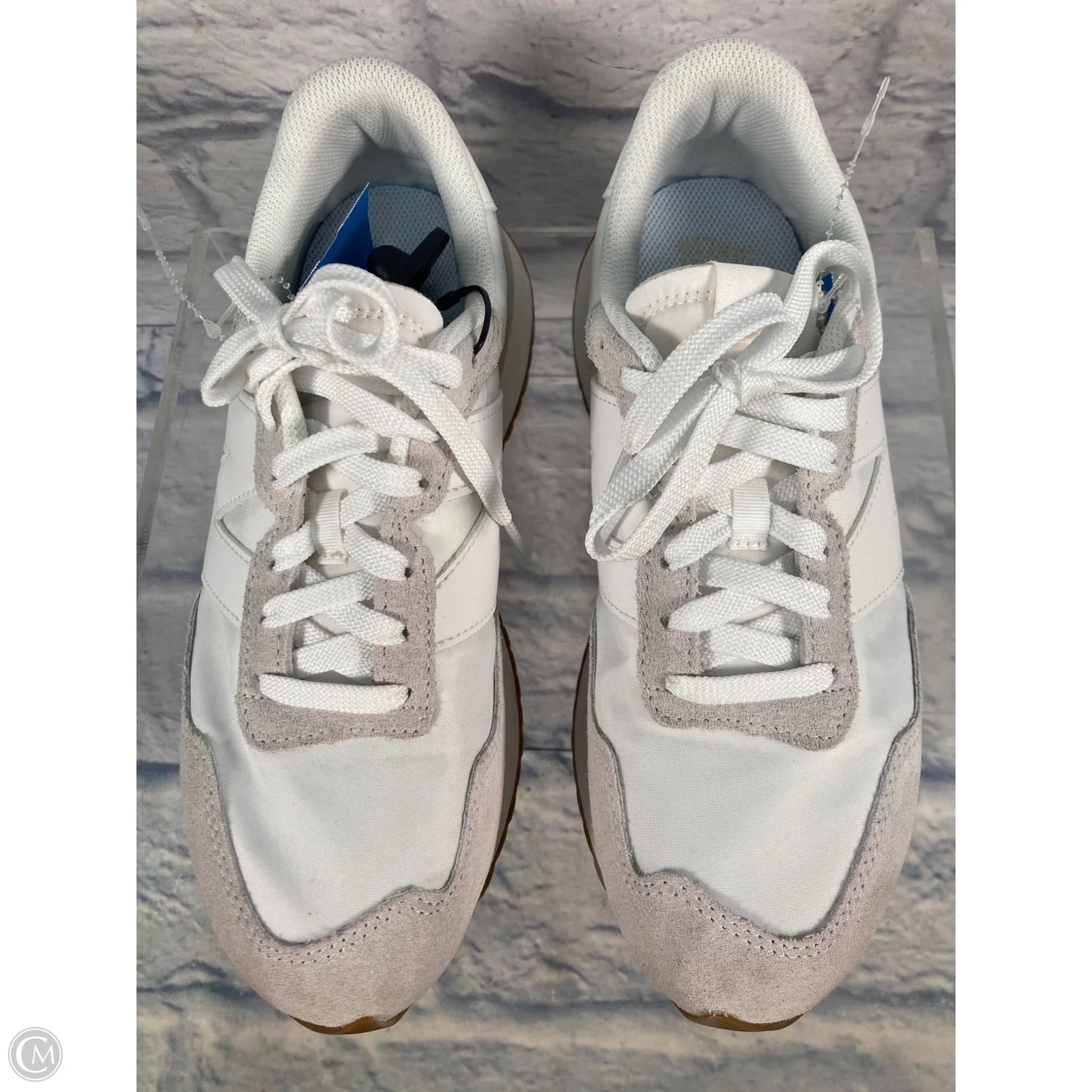 Shoes Sneakers By New Balance In Grey & White, Size: 10