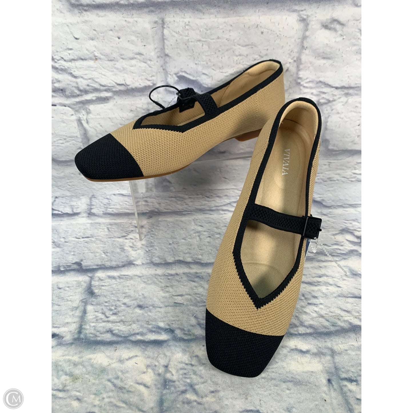 Shoes Flats By Vivaia In Black & Brown, Size: 8.5