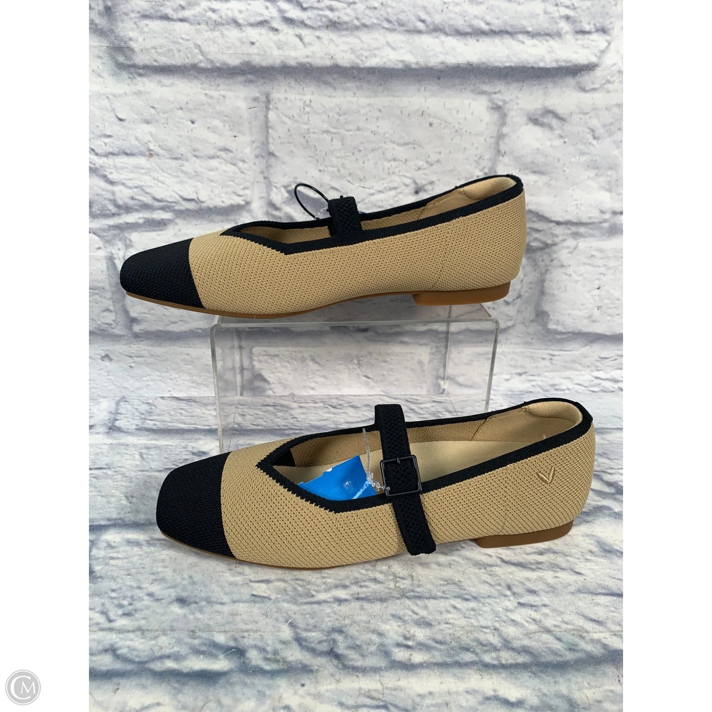 Shoes Flats By Vivaia In Black & Brown, Size: 8.5