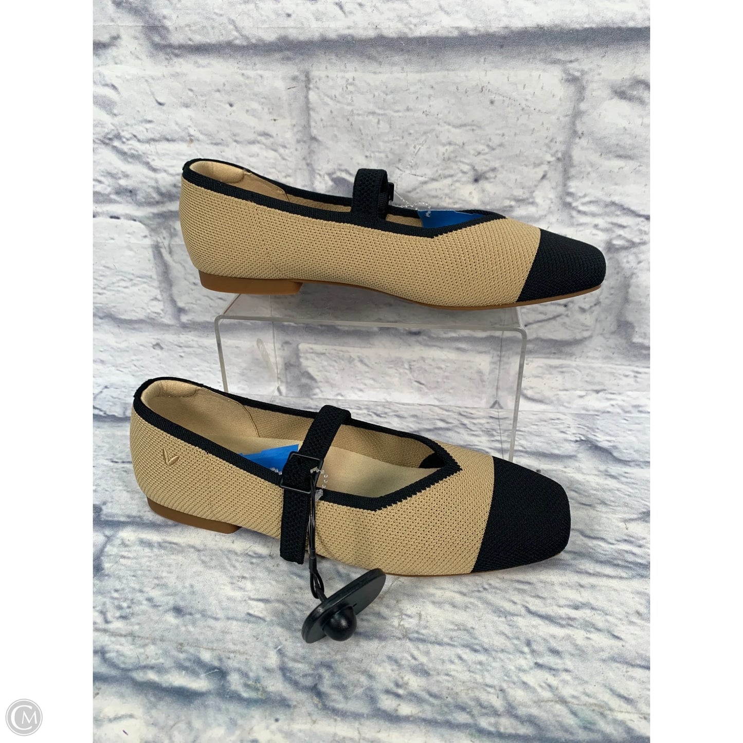 Shoes Flats By Vivaia In Black & Brown, Size: 8.5