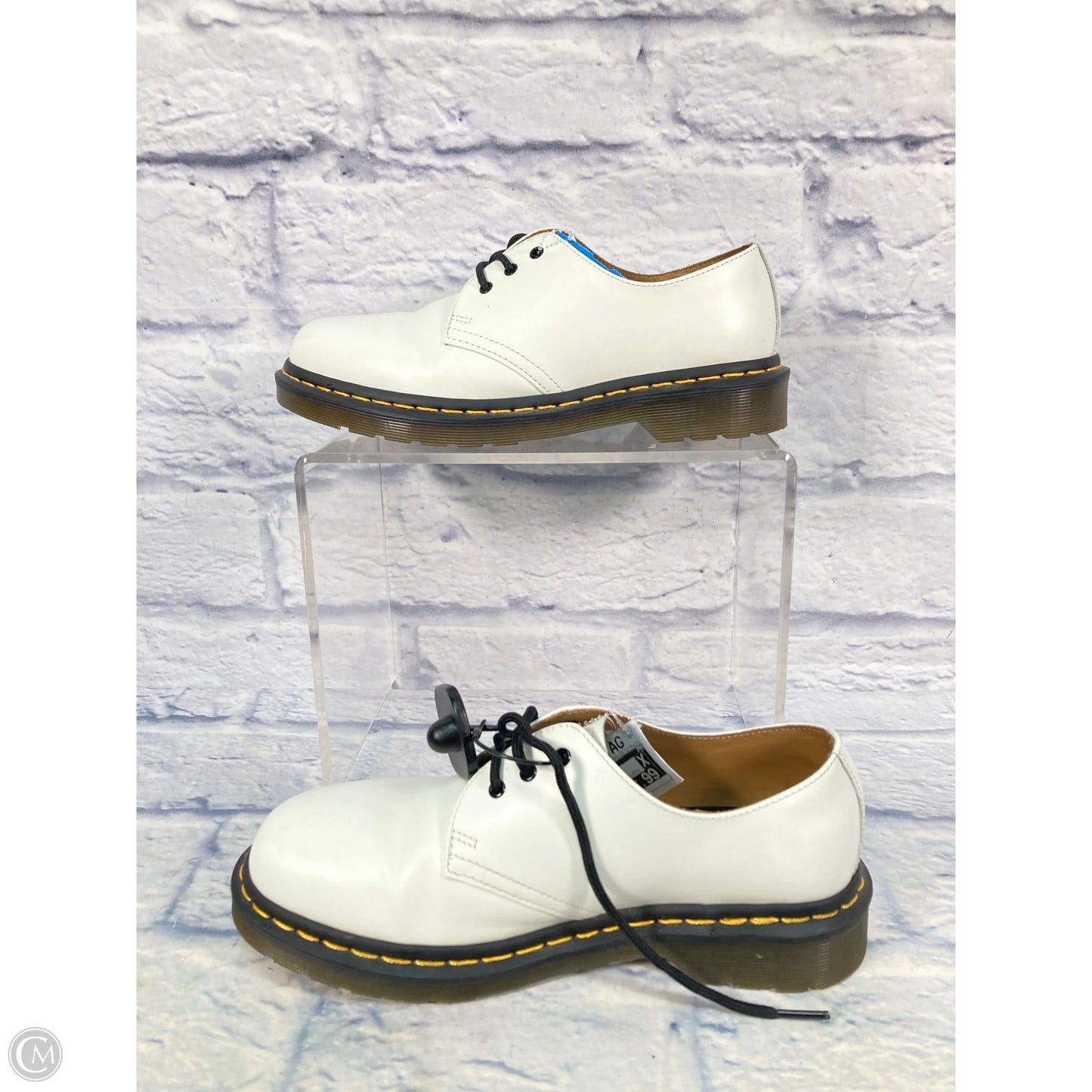 Shoes Flats By Dr Martens In White, Size: 8